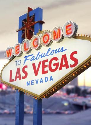 Ein Schild auf dem "Welcome to Fabulous Las Vegas Nevada" steht.